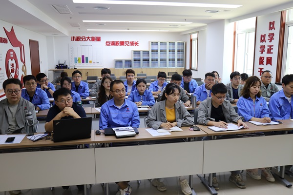 “頃芯”聚能+勇攀高峰——西安分公司2023年度迎新培訓活動圓滿結(jié)束3_1.JPG